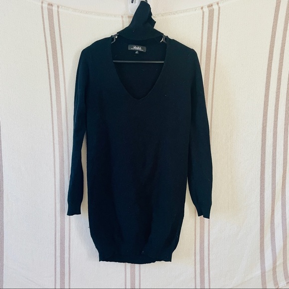 Lulu’s Turtleneck Cut Out Sweater Dress Tunic - Picture 3 of 5